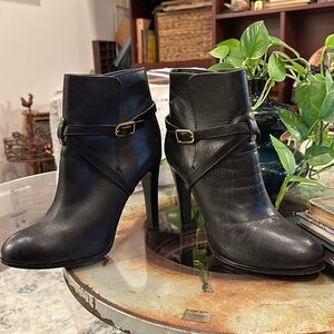 Tory Burch Black Leather chic Booties high heel sexy ankle boots Sz 10 Brazil